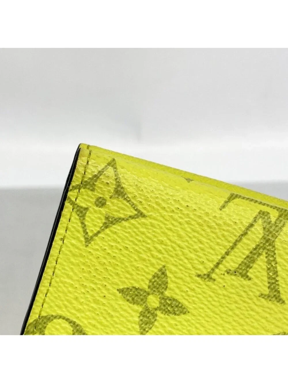 Louis Vuitton Trifold Wallet Taigarama Discovery Compact Jaune